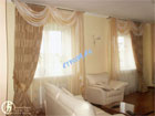 Фото тюля, шелковых штор и шелковые ламбрекены в гостиной